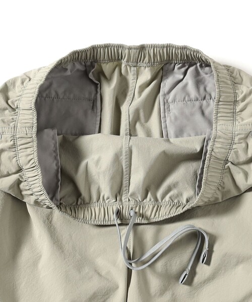 BEAMS(ビームス)の「ワイドストレート パッカリング イージーパンツ (撥水)(その他パンツ・メンズ・チャコールグレー/ブラック/ベージュ・M/S/XL/L)」の22枚目の写真