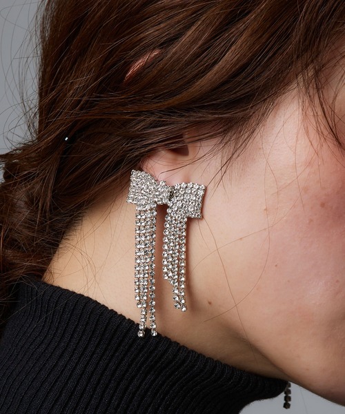 Narcissus（ナルシス）の「リボンビジューピアス　ビッグリボン　　オケージョン　パーティー（ピアス（両耳用）・レディース・シルバー・FREE）」の2枚目の写真