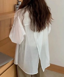 バックオープンシアーブラウス