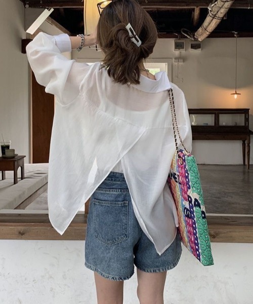 cammie(キャミー)の「バックオープンシアーブラウス(シャツ/ブラウス・レディース・ピンク/ライトブルー/オフホワイト・MEDIUM/LARGE)」の6枚目の写真