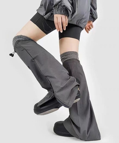 lilful(リルフル)の「ボリューム切り替え レッグウォーマー ブーツカバー風 フェイクスエード(レッグウォーマー・レディース・グレー・F)」の2枚目の写真