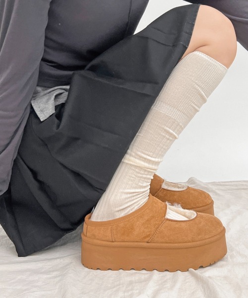 Shoes in Closet（シューズインクローゼット）の「軽量厚底 もこもこファー メリージェーン ムートン スリッポン 6465（スリッポン・レディース・キャメル/ライトベージュ・S/M/L/LL）」の2枚目の写真