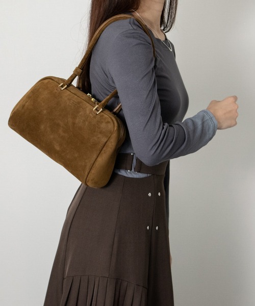 CHRISTIAN VILLA(クリスチャンヴィラ)の「【CHRISTIAN VILLA】ミディアムサイズレザーショルダーバッグ(Q56451)(ショルダーバッグ・レディース・ブラウン系その他/ブラック・ALL)」の2枚目の写真