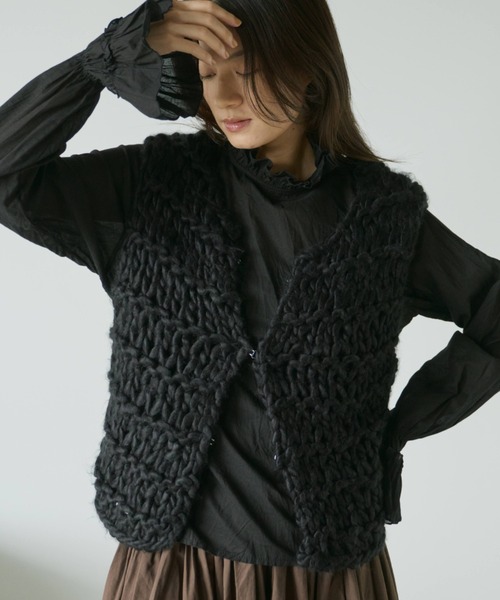 Libra Cue(リブラ キュー)の「ハンドニットベスト(ベスト・レディース・アイボリー/ブラック・FREE)」の12枚目の写真