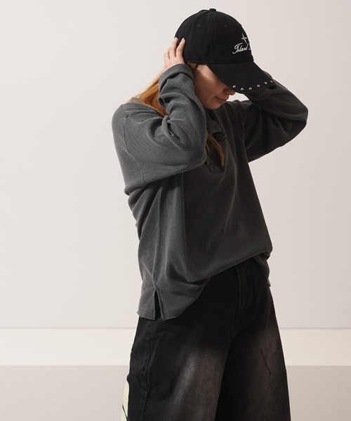 1111clothing（ワンフォークロージング）の「クロス刺繍 ピグメント ヘンリーネック ワッフル ロンT / Cross Stitch Pigment Henry Neck Waffle Long Sleeve T-Shirt（Tシャツ/カットソー・メンズ・チャコールグレー/グレー/ブラック・M/L）」の17枚目の写真