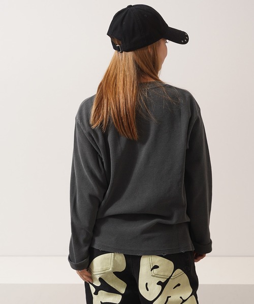 1111clothing（ワンフォークロージング）の「クロス刺繍 ピグメント ヘンリーネック ワッフル ロンT / Cross Stitch Pigment Henry Neck Waffle Long Sleeve T-Shirt（Tシャツ/カットソー・メンズ・チャコールグレー/グレー/ブラック・M/L）」の18枚目の写真