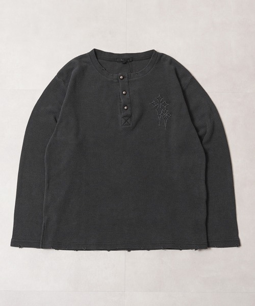 1111clothing（ワンフォークロージング）の「クロス刺繍 ピグメント ヘンリーネック ワッフル ロンT / Cross Stitch Pigment Henry Neck Waffle Long Sleeve T-Shirt（Tシャツ/カットソー・メンズ・チャコールグレー/グレー/ブラック・M/L）」の5枚目の写真