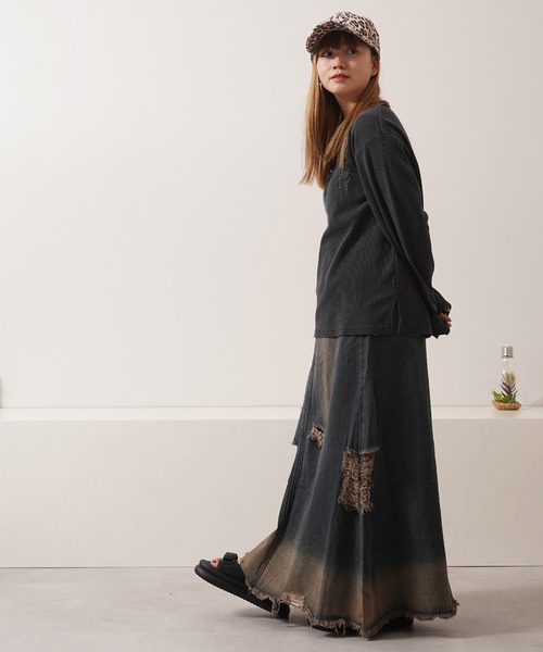 1111clothing（ワンフォークロージング）の「クロス刺繍 ピグメント ヘンリーネック ワッフル ロンT / Cross Stitch Pigment Henry Neck Waffle Long Sleeve T-Shirt（Tシャツ/カットソー・メンズ・チャコールグレー/グレー/ブラック・M/L）」の11枚目の写真