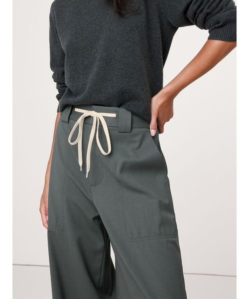 Banana Republic(バナナリパブリック)の「ハイライズ ワイドレッグ イタリアンウール パンツ(その他パンツ・レディース・ブラック/ブルー/ライトグレー・0/8/6/4/2)」の12枚目の写真