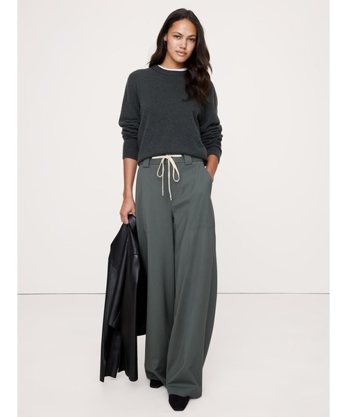 Banana Republic(バナナリパブリック)の「ハイライズ ワイドレッグ イタリアンウール パンツ(その他パンツ・レディース・ブラック/ブルー/ライトグレー・0/8/6/4/2)」の5枚目の写真