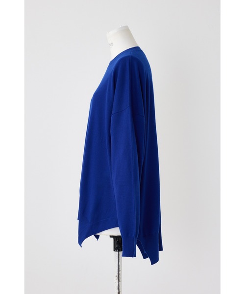 ENFOLD（エンフォルド）の「カーブスリットプルオーバー（ニット/セーター・レディース・チャコールグレー/ブラック/ブルー・38）」の4枚目の写真