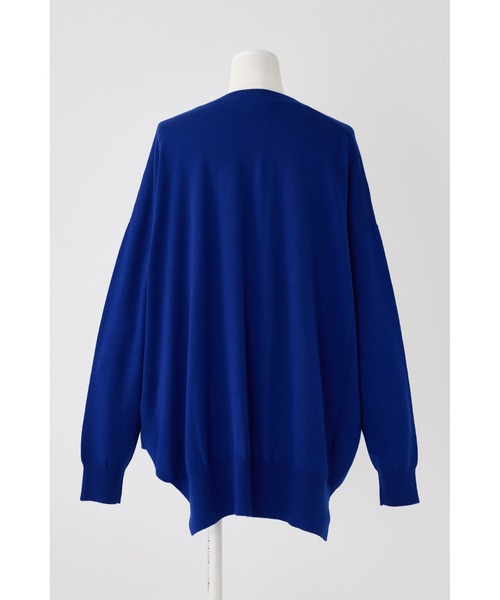 ENFOLD（エンフォルド）の「カーブスリットプルオーバー（ニット/セーター・レディース・チャコールグレー/ブラック/ブルー・38）」の6枚目の写真