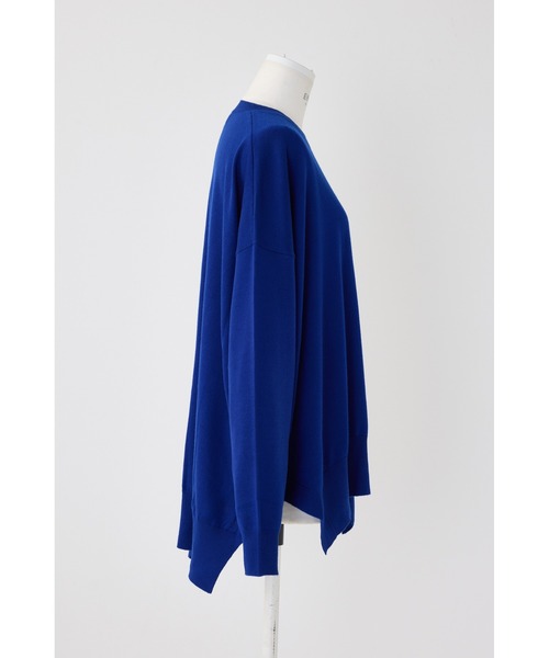 ENFOLD（エンフォルド）の「カーブスリットプルオーバー（ニット/セーター・レディース・チャコールグレー/ブラック/ブルー・38）」の7枚目の写真