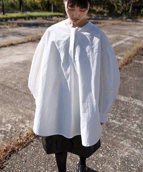 Bshop（ビショップ）の「eunoia | パフスリーブ オーバーサイズシャツ WOMEN（シャツ/ブラウス・レディース・ブラック/ホワイト・ONE）」の11枚目の写真