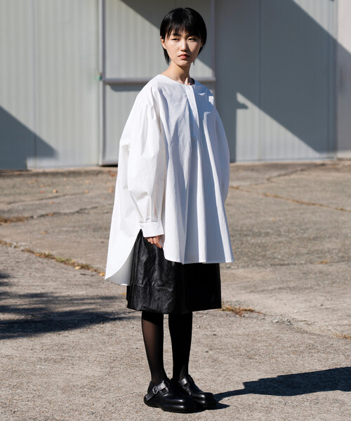 Bshop（ビショップ）の「eunoia | パフスリーブ オーバーサイズシャツ WOMEN（シャツ/ブラウス・レディース・ブラック/ホワイト・ONE）」の13枚目の写真