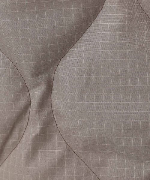 TAION（タイオン）の「【TAION/タイオン】ミリタリー ダウンバッグパック/ダウン/リュック/ユニセックス【WEB限定】（バックパック/リュック・メンズ・ブラック/ダークネイビー/グリーン系その他/グリーン系その他2/グリーン系その他3・フリー）」の18枚目の写真
