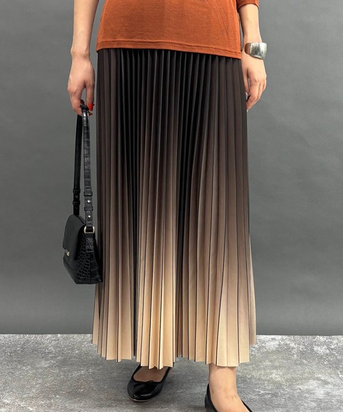 レア商品　Nike プリーツスカート グラデーション セール】グラデーションプリーツスカート（スカート）｜NICOLE white