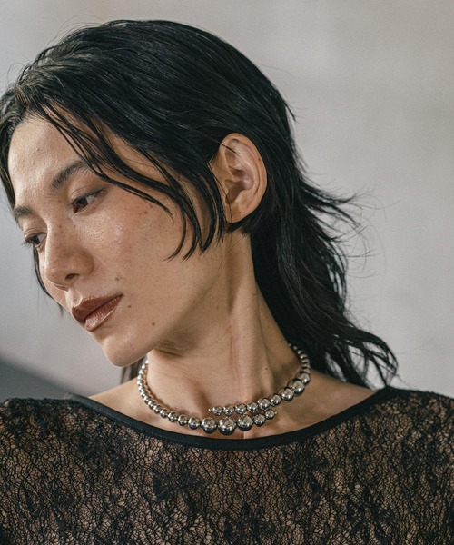 LEPSIM(レプシィム)の「《オフィスライン》メタルボールチョーカー 592485(ネックレス・レディース・シルバー・ONE SIZE)」の1枚目の写真