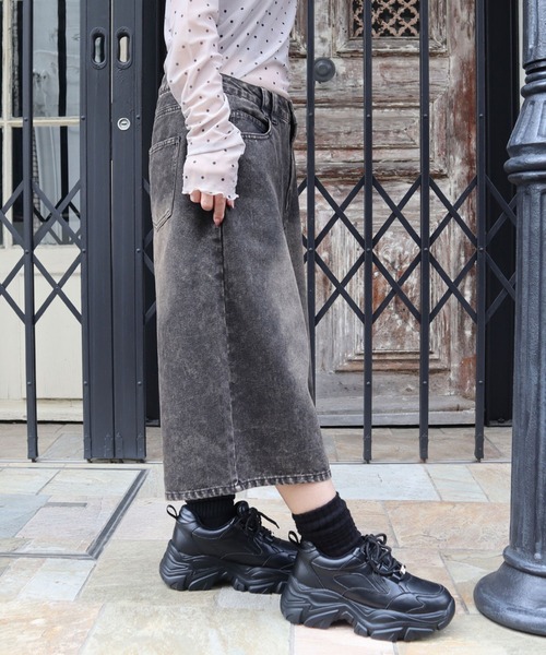 CECIL McBEE（セシルマクビー）の「デニムワイドハーフパンツ（デニムパンツ・レディース・ブラック/ブルー・LARGE/MEDIUM）」の7枚目の写真