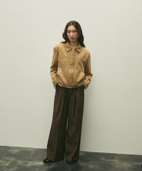 Lutim by u（ルチバイユー）の「Studs trim suede short jacket / スタッズトリムスエードショートジャケット（カバーオール・レディース・ベージュ・FREE）」の5枚目の写真