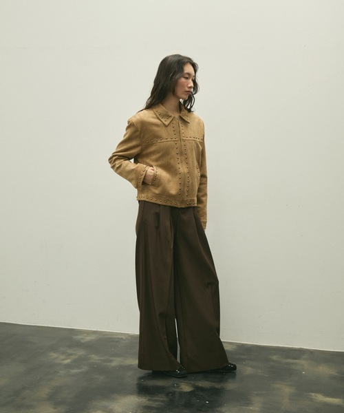 Lutim by u（ルチバイユー）の「Studs trim suede short jacket / スタッズトリムスエードショートジャケット（カバーオール・レディース・ベージュ・FREE）」の6枚目の写真