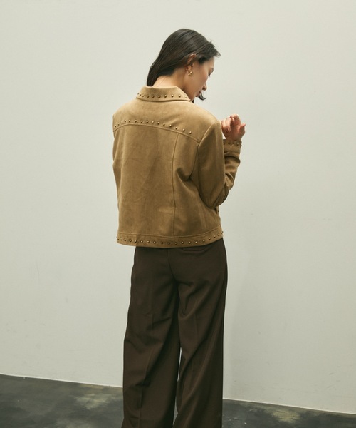 Lutim by u（ルチバイユー）の「Studs trim suede short jacket / スタッズトリムスエードショートジャケット（カバーオール・レディース・ベージュ・FREE）」の7枚目の写真