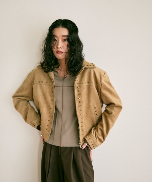 Lutim by u（ルチバイユー）の「Studs trim suede short jacket