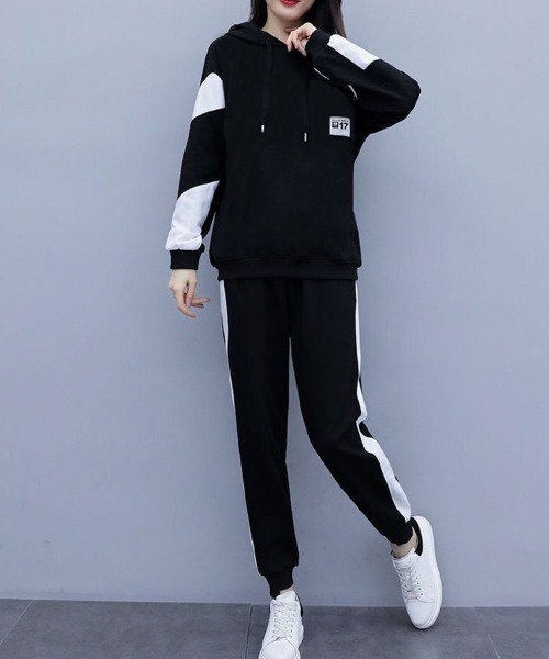 SallyLunn(サリーラン)の「ロゴラインスウェットセットアップ(スウェット・レディース・ブラック・LARGE/MEDIUM)」の2枚目の写真