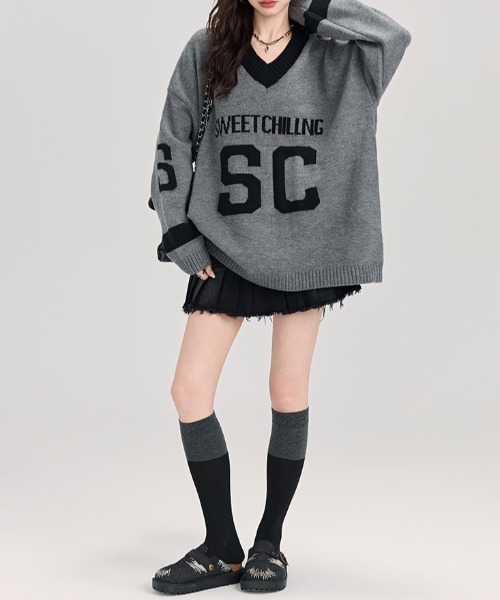 lilful(リルフル)の「ロゴ入り 配色デザイン Vネックルーズニット(ニット/セーター・レディース・ホワイト/グレー・F)」の13枚目の写真