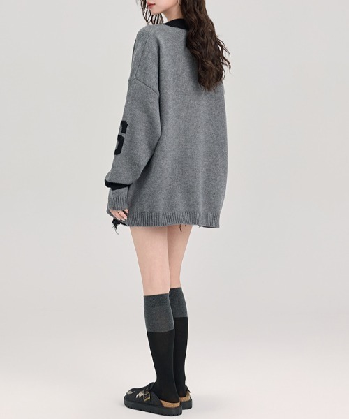 lilful(リルフル)の「ロゴ入り 配色デザイン Vネックルーズニット(ニット/セーター・レディース・ホワイト/グレー・F)」の17枚目の写真