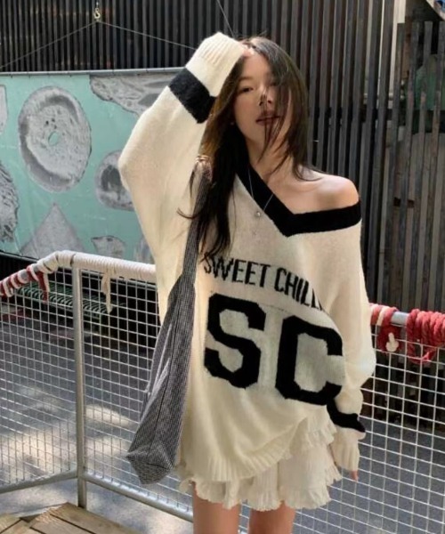 lilful(リルフル)の「ロゴ入り 配色デザイン Vネックルーズニット(ニット/セーター・レディース・ホワイト/グレー・F)」の20枚目の写真