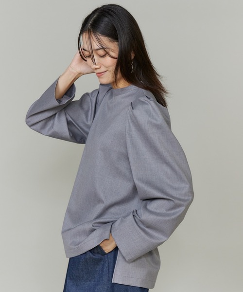 INED(イネド)の「【三尋木奈保コラボ】ギャバストレッチ盛り袖ブラウス(シャツ/ブラウス・レディース・グレー/ネイビー・11号/9号/7号)」の4枚目の写真