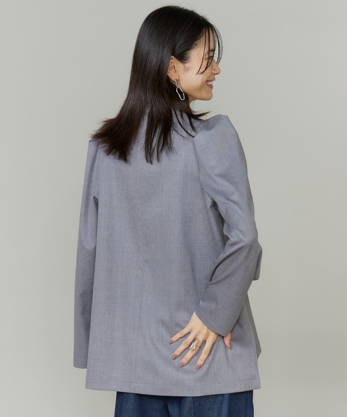 INED(イネド)の「【三尋木奈保コラボ】ギャバストレッチ盛り袖ブラウス(シャツ/ブラウス・レディース・グレー/ネイビー・11号/9号/7号)」の5枚目の写真