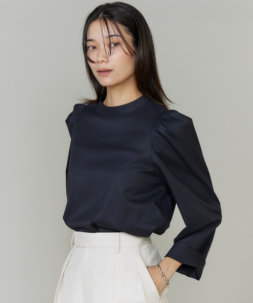 INED(イネド)の「【三尋木奈保コラボ】ギャバストレッチ盛り袖ブラウス(シャツ/ブラウス・レディース・グレー/ネイビー・11号/9号/7号)」の10枚目の写真