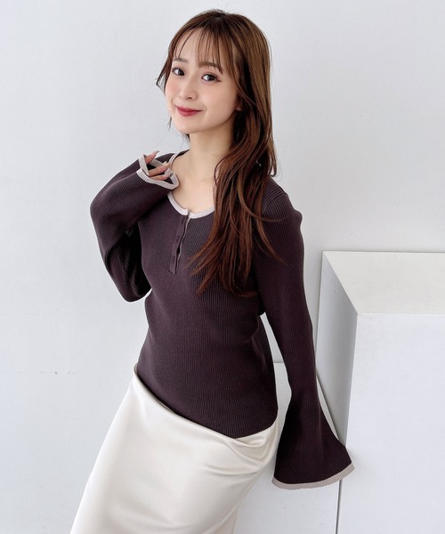 SOELA(ソエラ)の「【INGNI SOELA】バイカラーヘンリーネックフレアスリーブニット/WEB限定(ニット/セーター・レディース・ブラウン系7/ベージュ系3/グレー系その他3・M)」の13枚目の写真