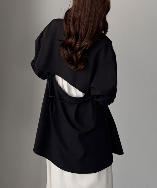 Louere(ルエレ)の「バックオープンシャツ(シャツ/ブラウス・レディース・ホワイト/ブラック/ブルー・SMALL/MEDIUM/LARGE/X-LARGE)」の2枚目の写真