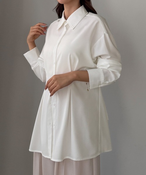 Louere(ルエレ)の「バックオープンシャツ(シャツ/ブラウス・レディース・ホワイト/ブラック/ブルー・SMALL/MEDIUM/LARGE/X-LARGE)」の6枚目の写真