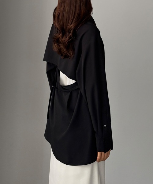 Louere(ルエレ)の「バックオープンシャツ(シャツ/ブラウス・レディース・ホワイト/ブラック/ブルー・SMALL/MEDIUM/LARGE/X-LARGE)」の11枚目の写真
