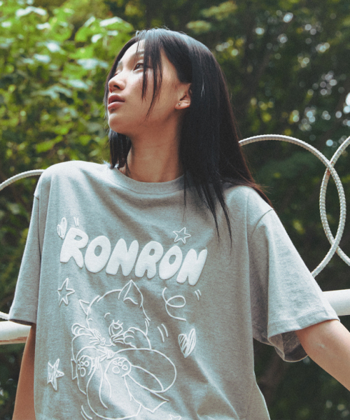RONRON(ロンロン)の「EMBO KITSCH CAT OVER FIT T SHIRT MELANGE GREY(Tシャツ/カットソー・レディース・その他・FREE)」の3枚目の写真