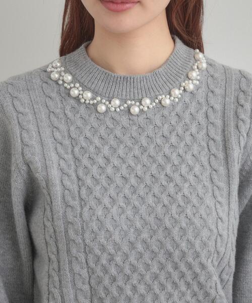 couture brooch（クチュールブローチ）の「【きれいめ】パール調デザイン アラン柄ニット（ニット/セーター・レディース・アイボリー/ライトグレー/ボルドー・36/38/42）」の6枚目の写真
