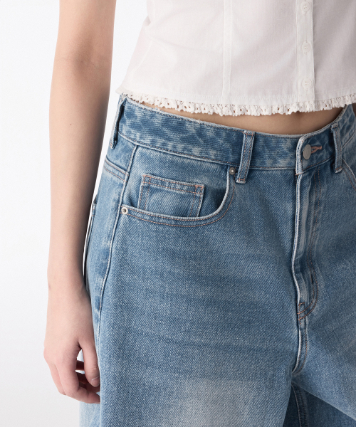 MUSINSA STANDARD WOMAN（ムシンサスタンダードウーマン）の「ウィメンズビッグブラシワイドバミューダデニムパンツ[ライトインディゴ]（デニムパンツ・レディース・その他・25/26/24/28/29/27/30）」の5枚目の写真