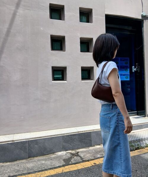 MUSINSA STANDARD WOMAN（ムシンサスタンダードウーマン）の「ウィメンズビッグブラシワイドバミューダデニムパンツ[ライトインディゴ]（デニムパンツ・レディース・その他・25/26/24/28/29/27/30）」の7枚目の写真