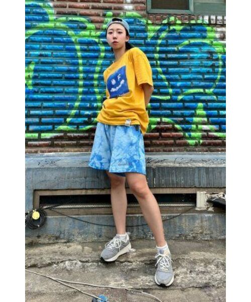 GRAVER（グレーバー）の「[ユニセックス]ドローイングスマイルクラウドロゴ半袖Tシャツ_マスタード（Tシャツ/カットソー・レディース・マスタード・LARGE/MEDIUM/SMALL/X-LARGE）」の6枚目の写真