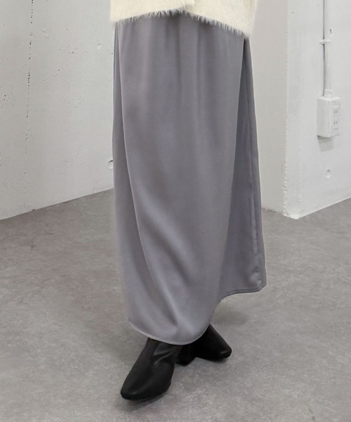 archives（アルシーヴ）の「サテンナロースカート（スカート・レディース・グレー/ブラック/アイボリー・MEDIUM）」の3枚目の写真