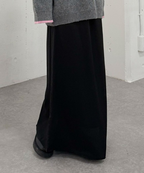 archives（アルシーヴ）の「サテンナロースカート（スカート・レディース・グレー/ブラック/アイボリー・MEDIUM）」の2枚目の写真
