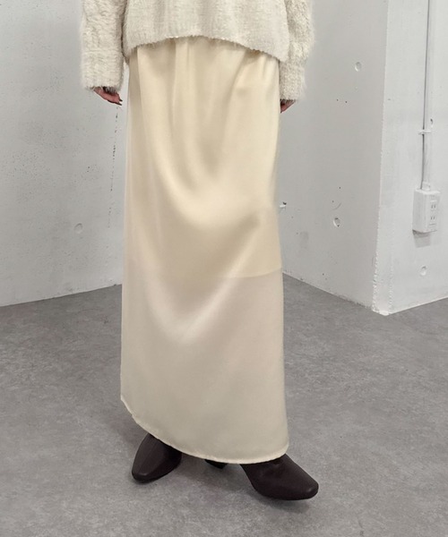 archives（アルシーヴ）の「サテンナロースカート（スカート・レディース・グレー/ブラック/アイボリー・MEDIUM）」の4枚目の写真