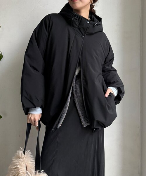 DouDou（ドゥドゥ）の「【WEB限定】フィルムタフタフーディーダウン（その他アウター・レディース・ベージュ/ブラック・FREE）」の2枚目の写真