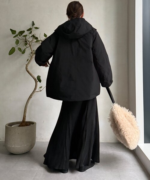 DouDou（ドゥドゥ）の「【WEB限定】フィルムタフタフーディーダウン（その他アウター・レディース・ベージュ/ブラック・FREE）」の7枚目の写真