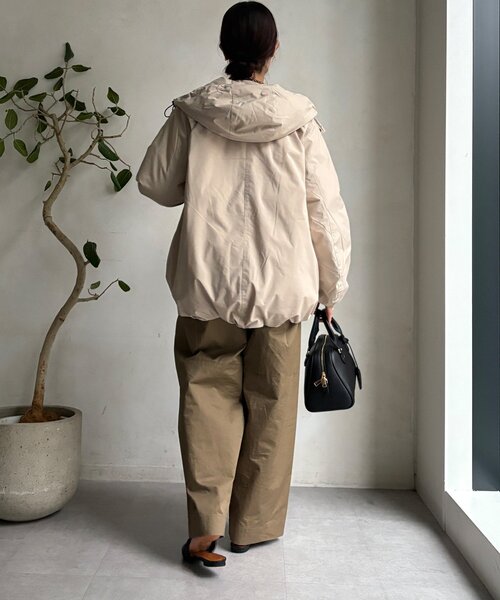 DouDou（ドゥドゥ）の「【WEB限定】フィルムタフタフーディーダウン（その他アウター・レディース・ベージュ/ブラック・FREE）」の16枚目の写真
