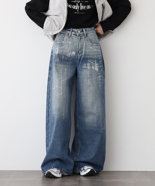 EGLANTINE(エグランティーヌ)の「EGLANTINE 箔プリントデニムパンツ(デニムパンツ・レディース・インディゴブルー・38)」の2枚目の写真